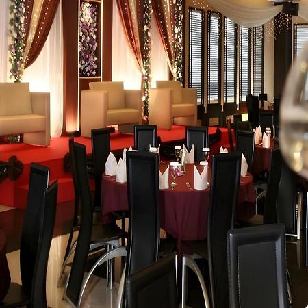 Orchardz Hotel Gajah Mada Pontianak Ngoại thất bức ảnh
