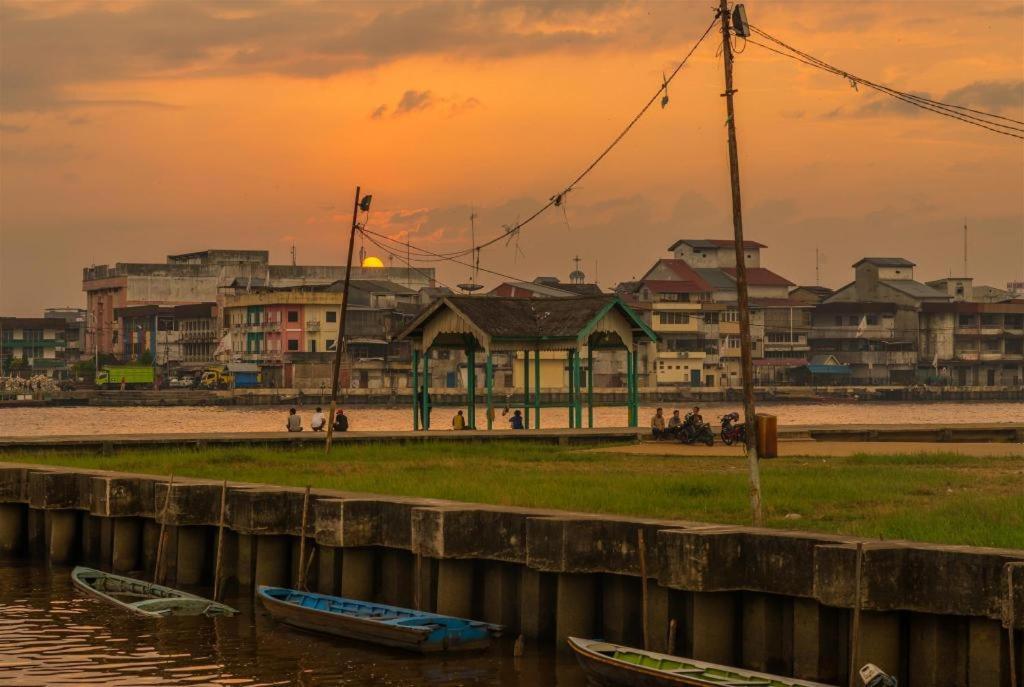 Orchardz Hotel Gajah Mada Pontianak Ngoại thất bức ảnh