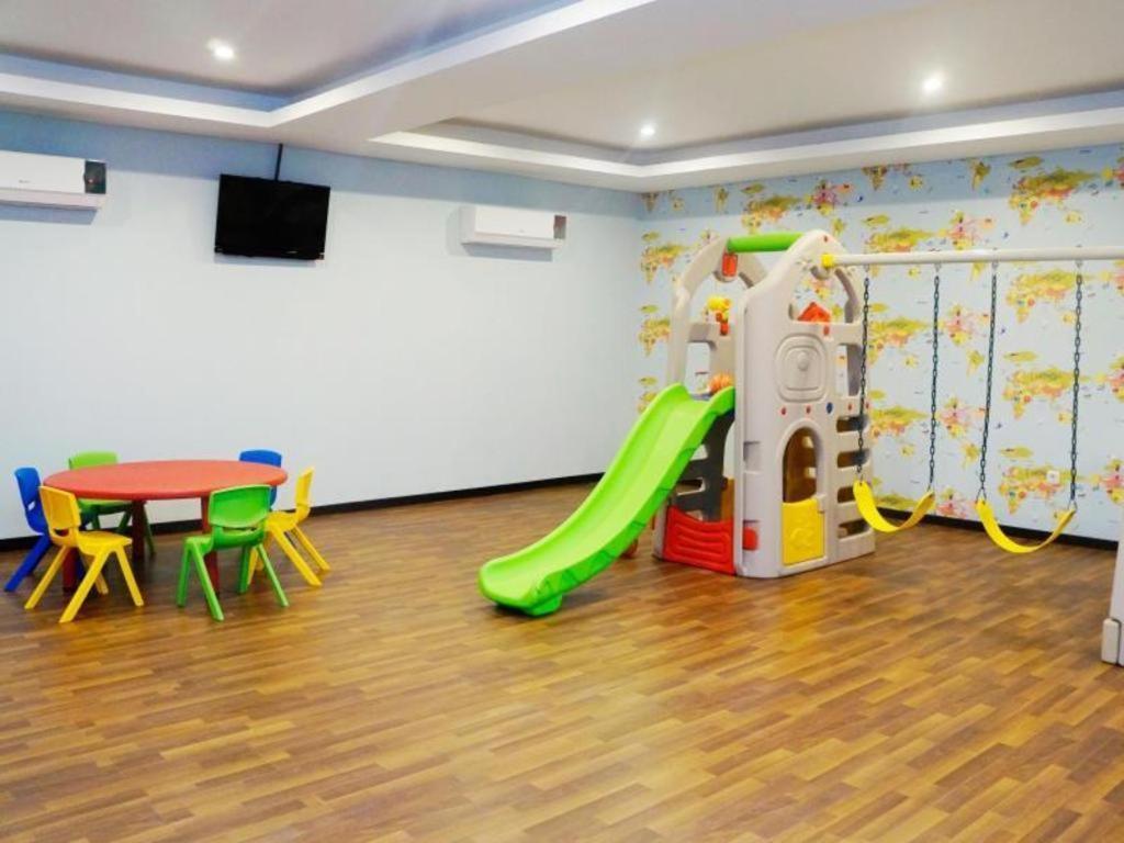 Orchardz Hotel Gajah Mada Pontianak Ngoại thất bức ảnh