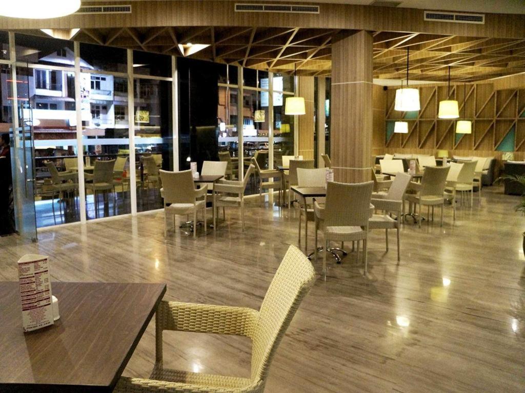 Orchardz Hotel Gajah Mada Pontianak Ngoại thất bức ảnh