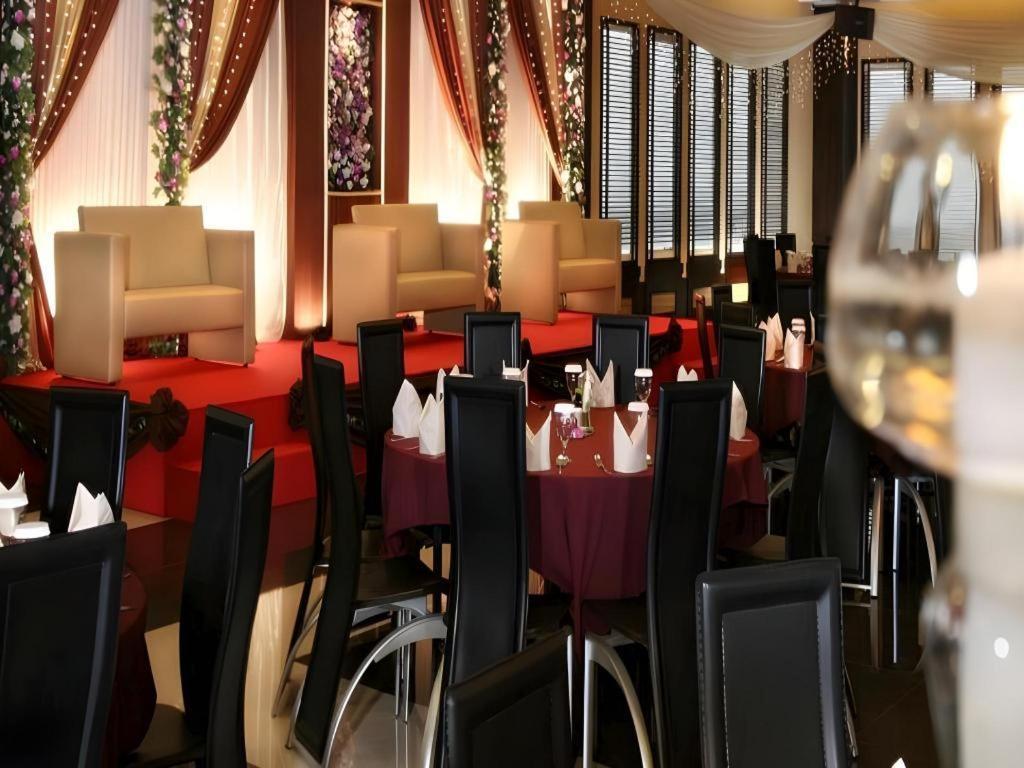 Orchardz Hotel Gajah Mada Pontianak Ngoại thất bức ảnh