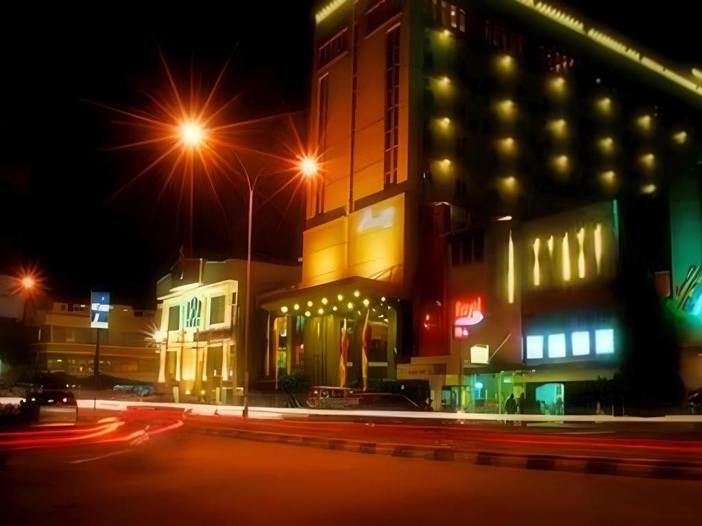 Orchardz Hotel Gajah Mada Pontianak Ngoại thất bức ảnh