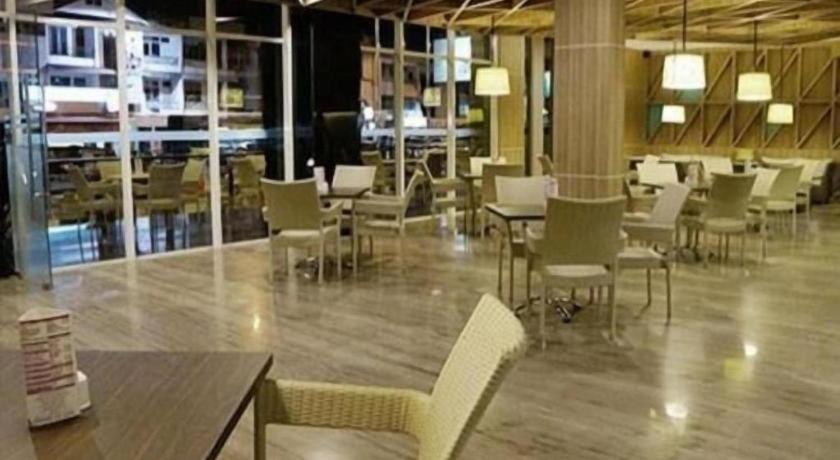 Orchardz Hotel Gajah Mada Pontianak Ngoại thất bức ảnh