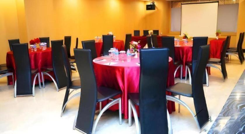 Orchardz Hotel Gajah Mada Pontianak Ngoại thất bức ảnh