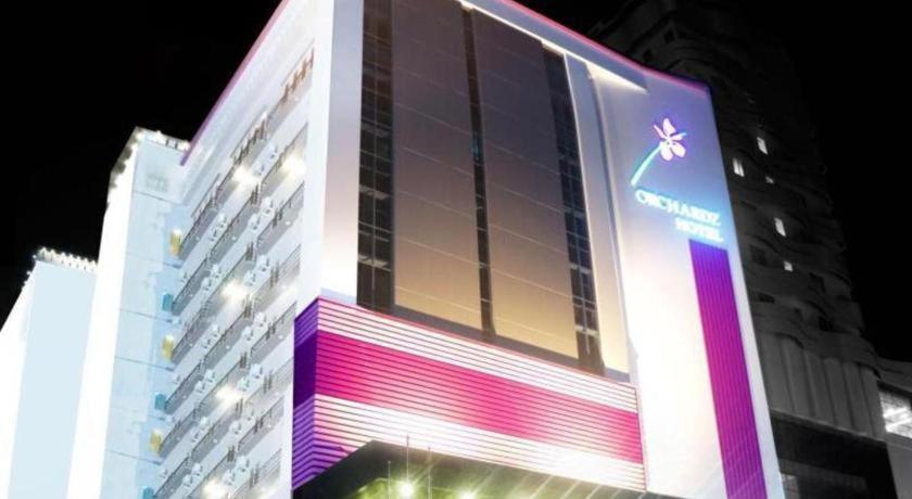 Orchardz Hotel Gajah Mada Pontianak Ngoại thất bức ảnh