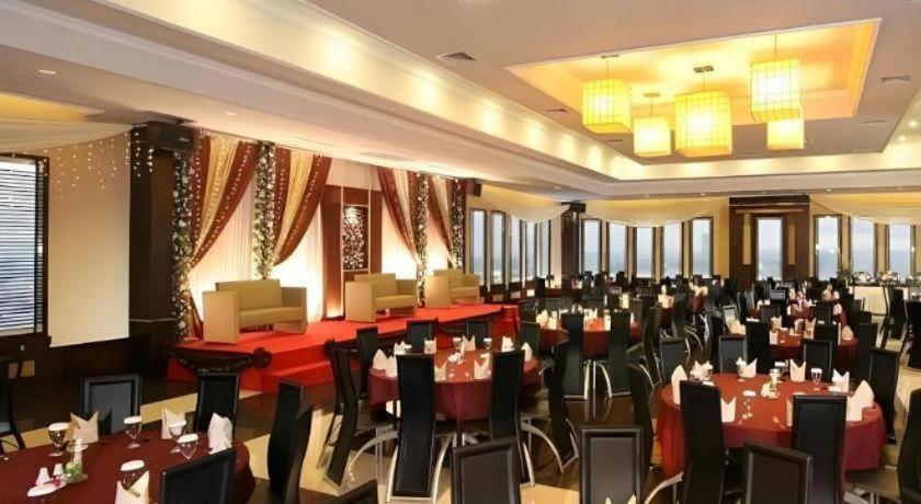 Orchardz Hotel Gajah Mada Pontianak Ngoại thất bức ảnh