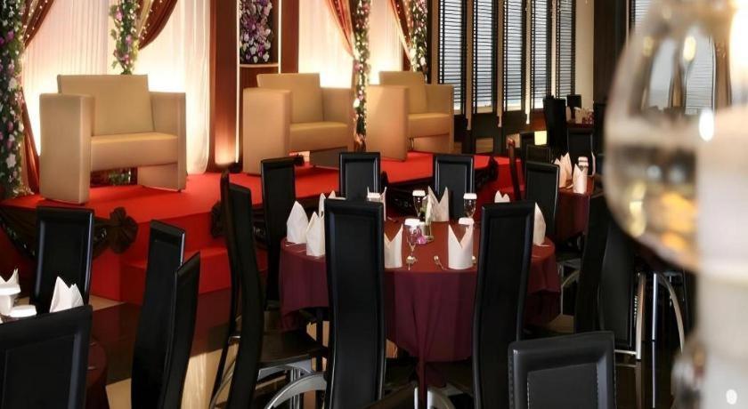 Orchardz Hotel Gajah Mada Pontianak Ngoại thất bức ảnh