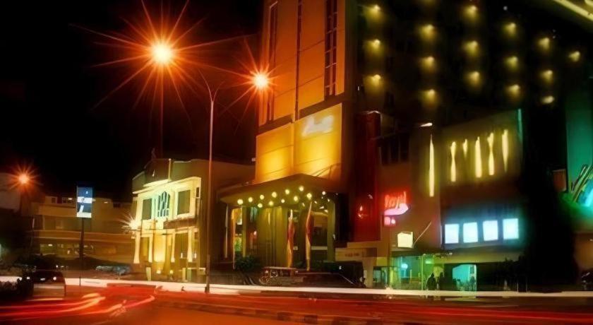 Orchardz Hotel Gajah Mada Pontianak Ngoại thất bức ảnh
