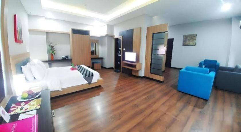 Orchardz Hotel Gajah Mada Pontianak Ngoại thất bức ảnh