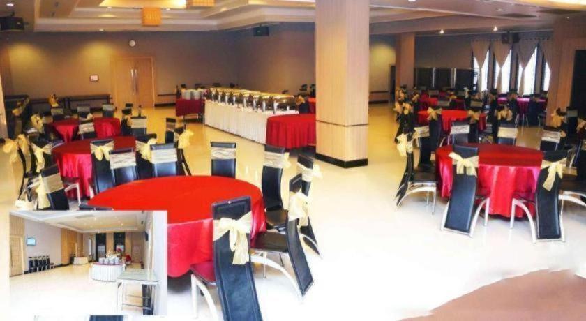Orchardz Hotel Gajah Mada Pontianak Ngoại thất bức ảnh