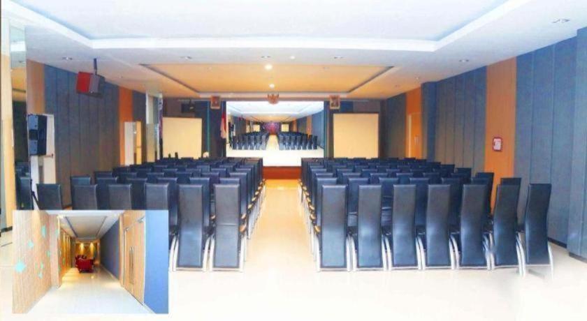 Orchardz Hotel Gajah Mada Pontianak Ngoại thất bức ảnh
