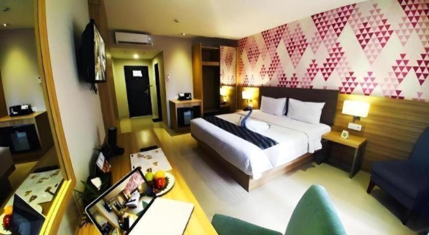 Orchardz Hotel Gajah Mada Pontianak Ngoại thất bức ảnh