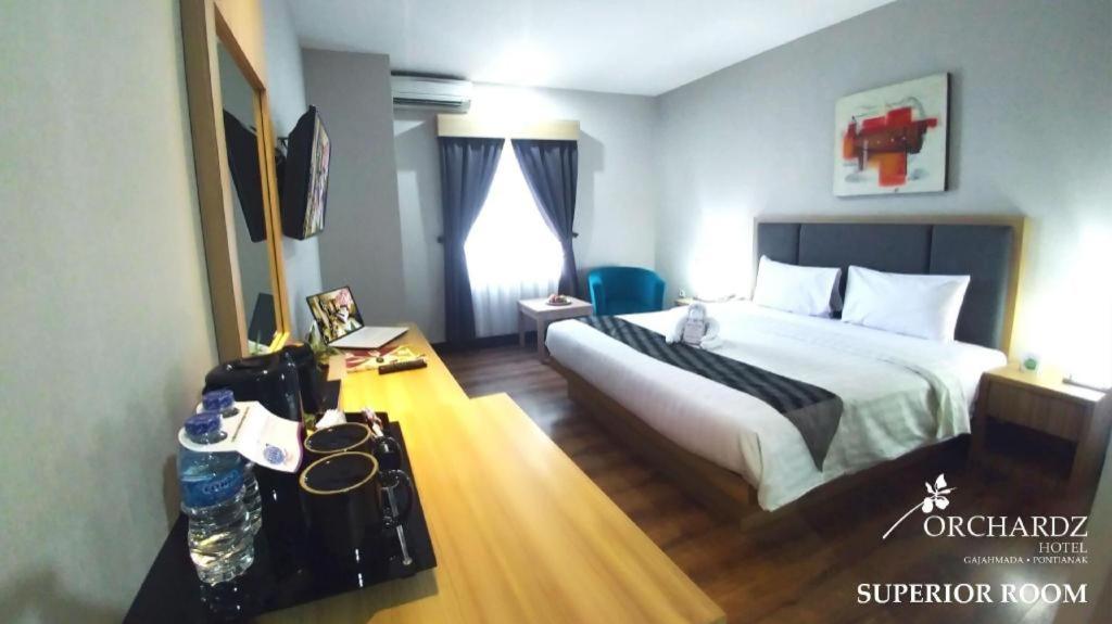 Orchardz Hotel Gajah Mada Pontianak Ngoại thất bức ảnh