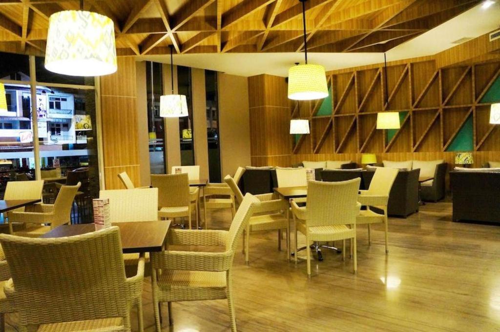 Orchardz Hotel Gajah Mada Pontianak Ngoại thất bức ảnh